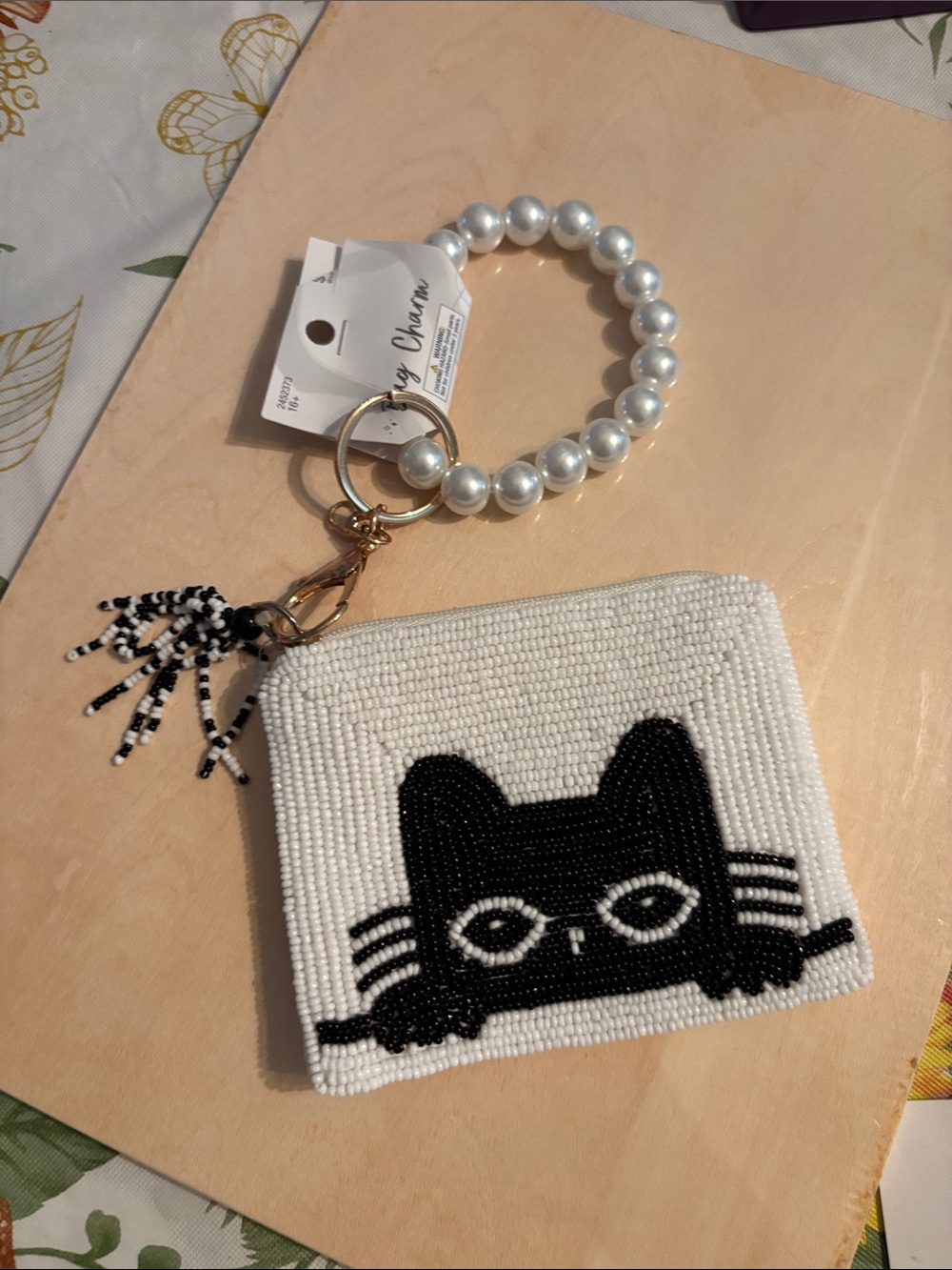 Beaded Cat Wristlet Clutch with Pearl Bracelet - Black & White